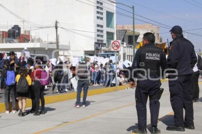 MANIFESTACIÓN ESTUDIANTES UTH