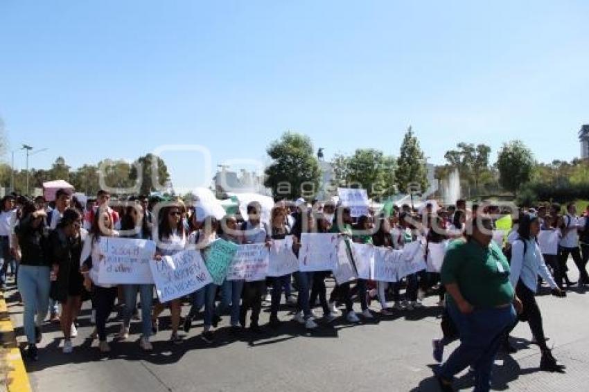 MARCHA ESTUDIANTES UTP