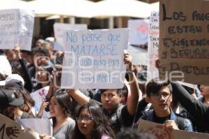 MARCHA ESTUDIANTES UTP