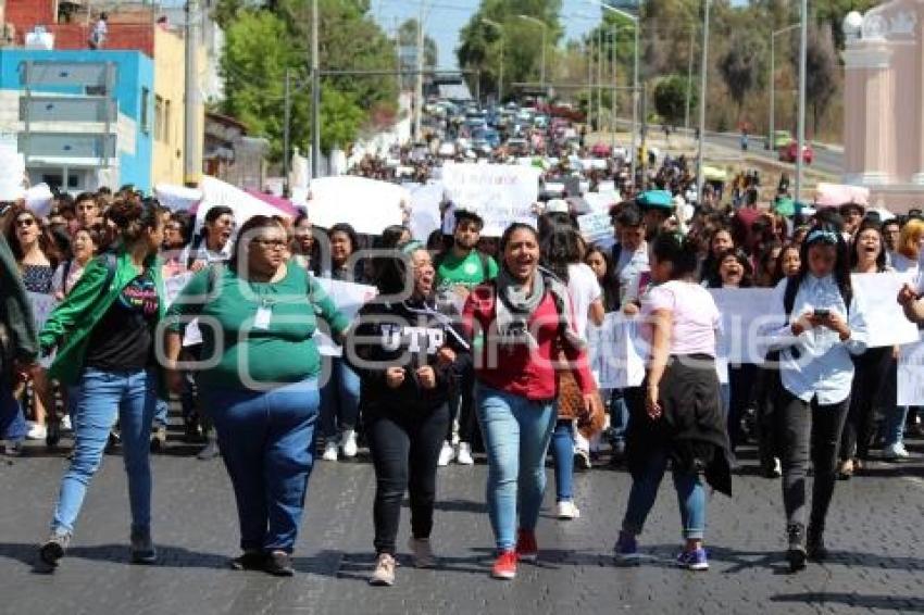 MARCHA ESTUDIANTES UTP