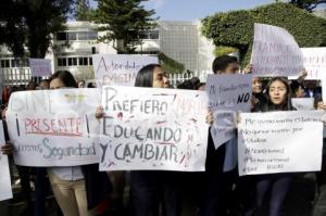 MANIFESTACIÓN . ESTUDIANTES BINE