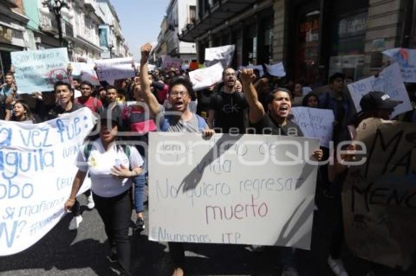 MARCHA ESTUDIANTES UTP