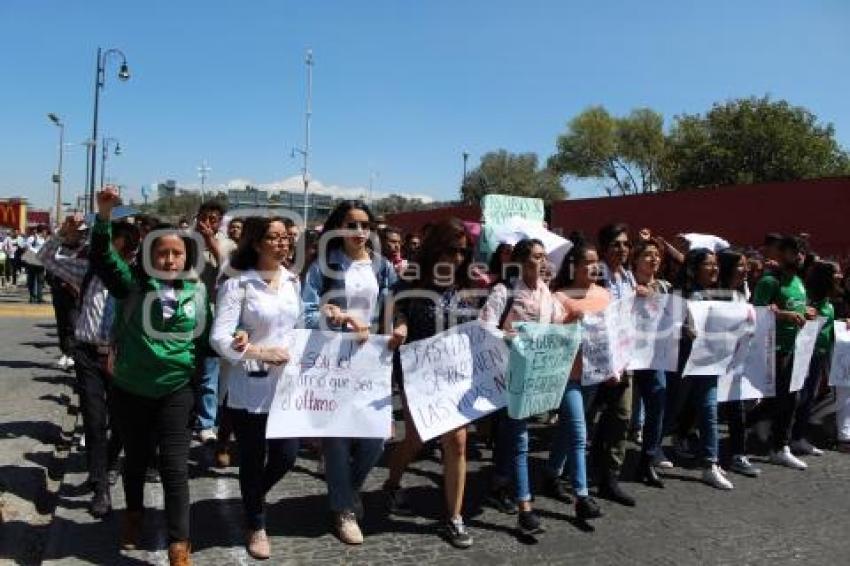 MARCHA ESTUDIANTES UTP