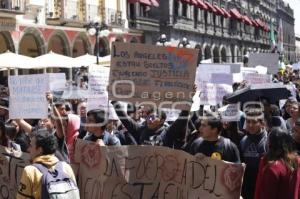 MARCHA ESTUDIANTES UTP