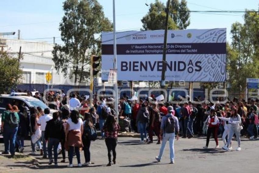 MARCHA ESTUDIANTES UTP