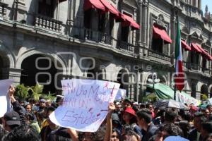 MARCHA ESTUDIANTES UTP