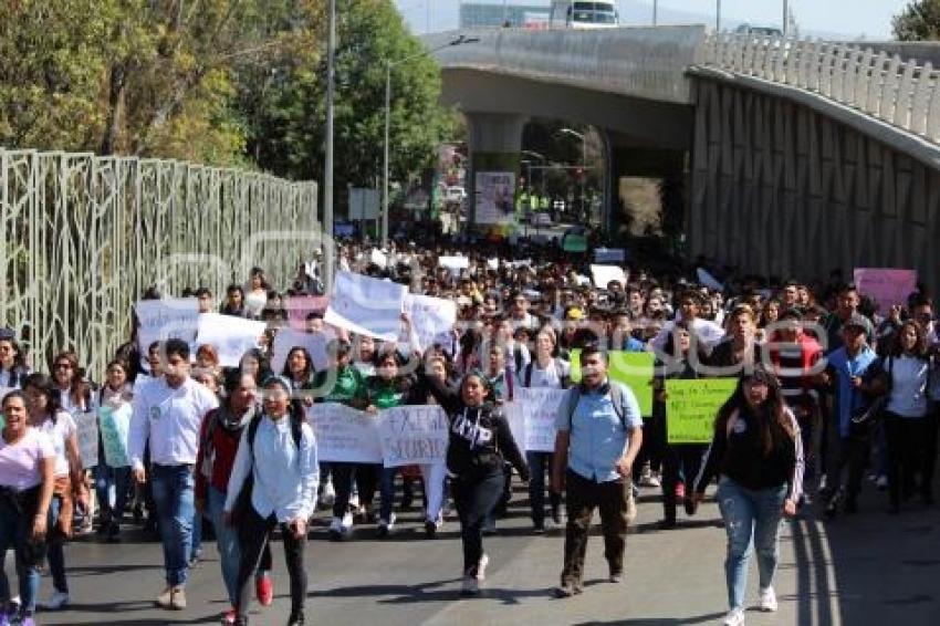 MARCHA ESTUDIANTES UTP