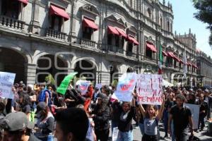 MARCHA ESTUDIANTES UTP