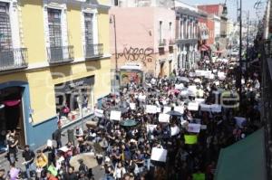 MARCHA ESTUDIANTES UTP