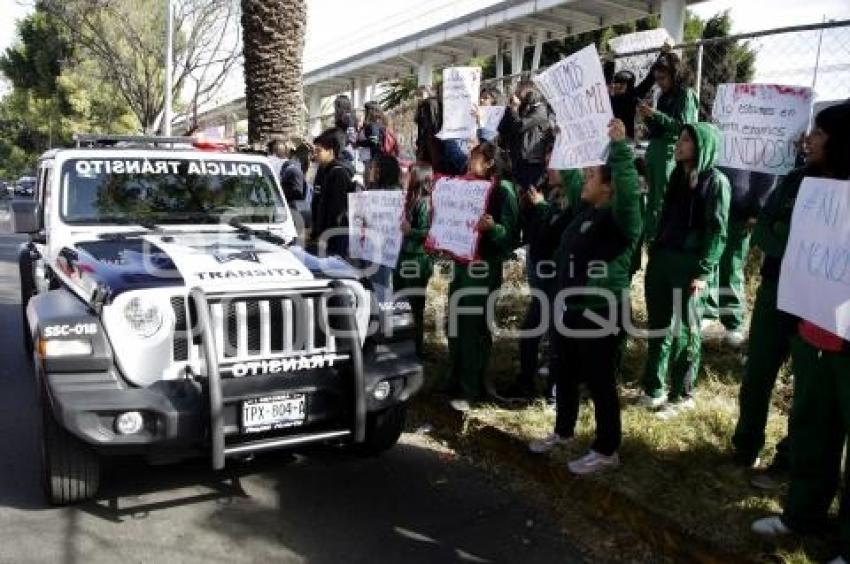 MANIFESTACIÓN . ESTUDIANTES BINE