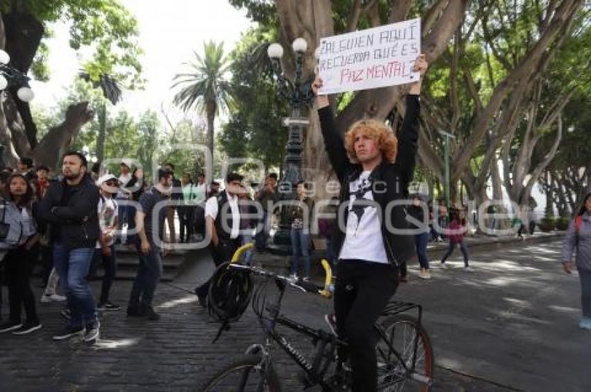 MARCHA ESTUDIANTES UTP