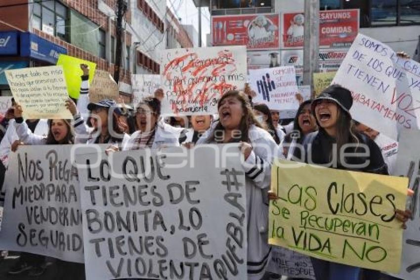 MANIFESTACIÓN ESTUDIANTES . UPAEP