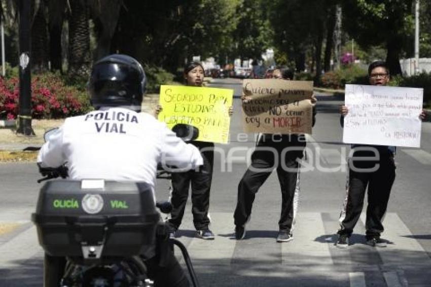 MANIFESTACION. ESTUDIANTES CENHCH