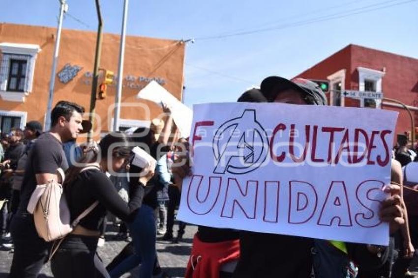 MEGA MARCHA UNIVERSITARIA