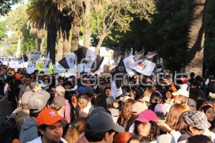 MEGA MARCHA UNIVERSITARIA