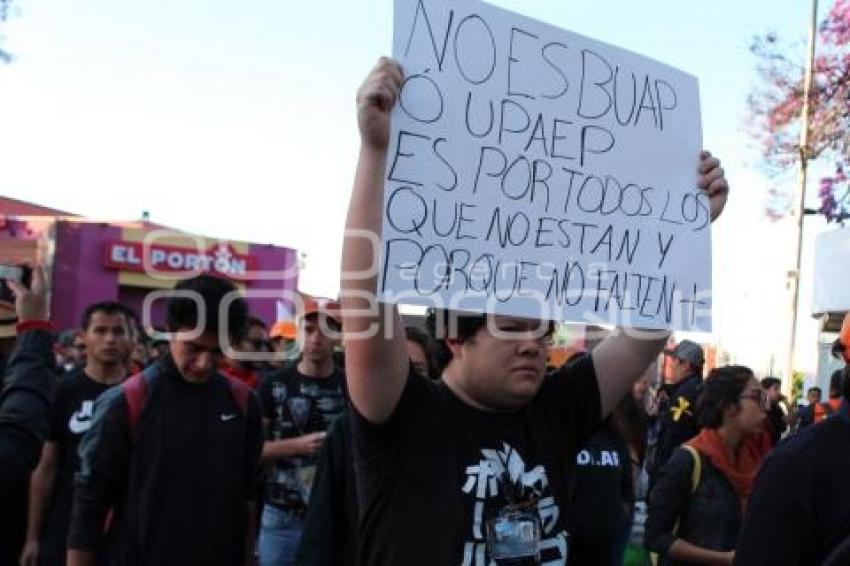 MEGA MARCHA UNIVERSITARIA