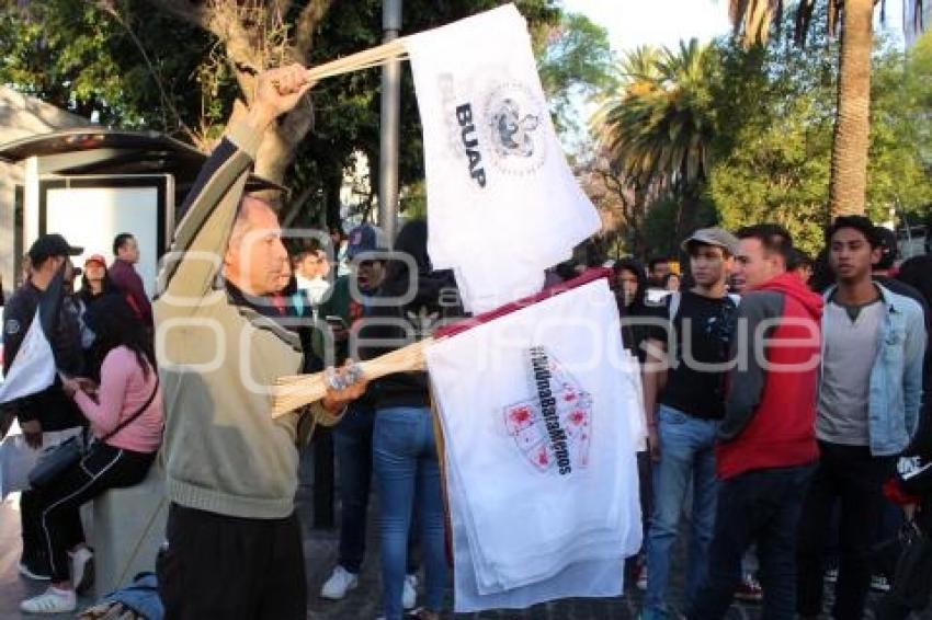 MEGA MARCHA UNIVERSITARIA