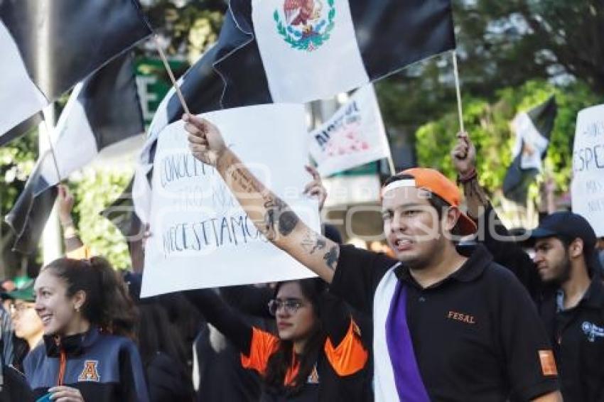 MEGA MARCHA UNIVERSITARIA