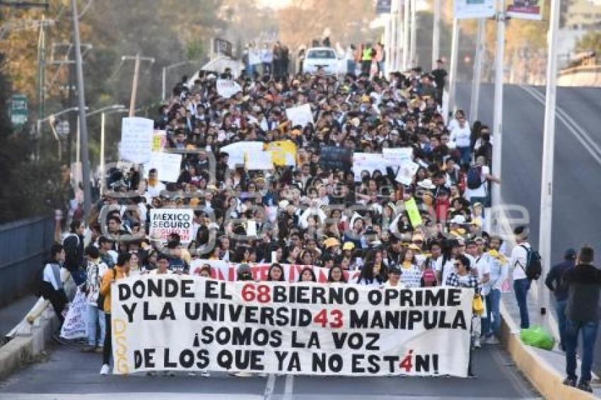 MEGA MARCHA UNIVERSITARIA