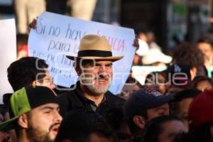 MEGA MARCHA UNIVERSITARIA . DIRECTOR ITESM