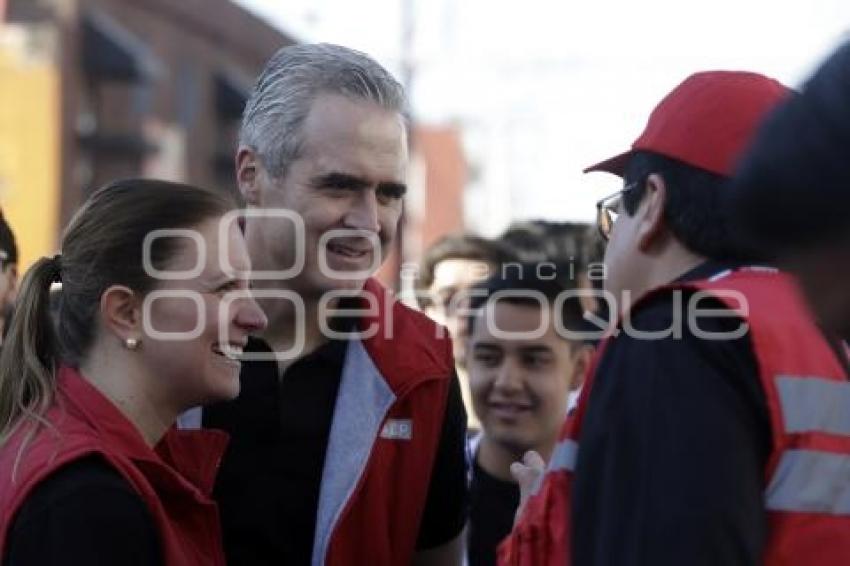 MEGA MARCHA UNIVERSITARIA . RECTOR UPAEP