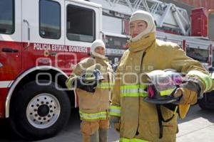 DÍA DE LA MUJER . BOMBERO