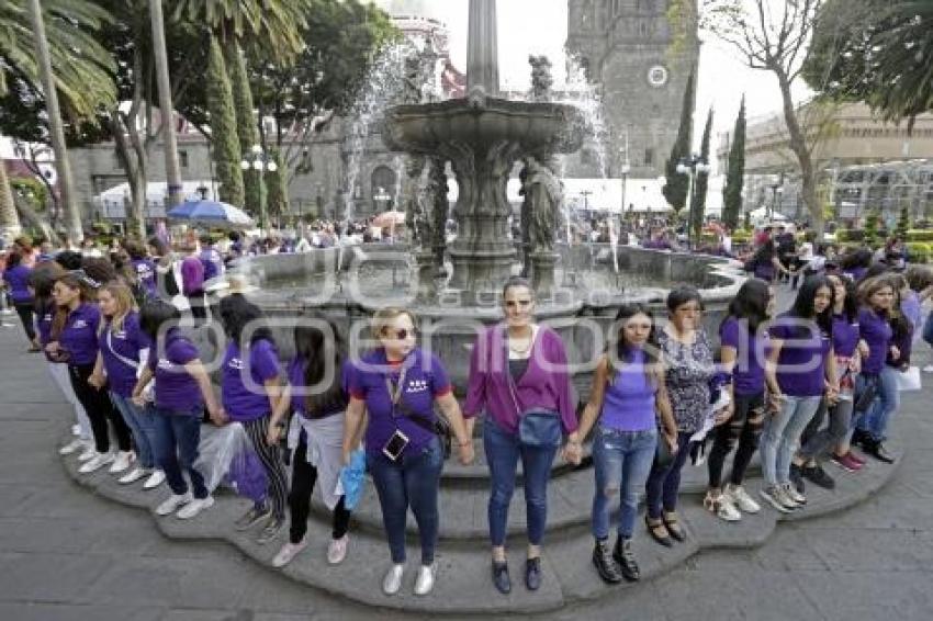 CADENA HUMANA MUJERES