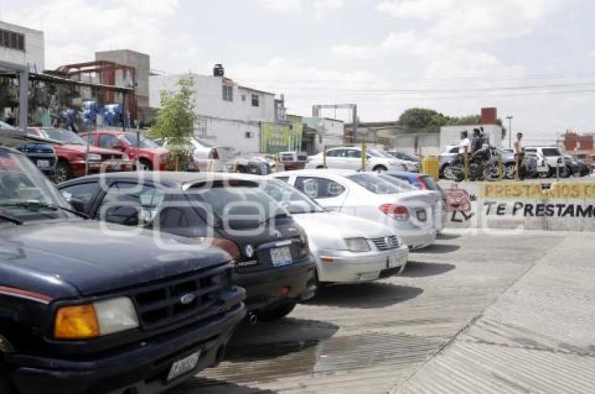 MERCADO ZAPATA . ESTACIONAMIENTO