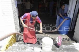 MERCADO ZAPATA . LIMPIEZA