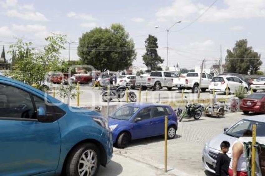 MERCADO ZAPATA . ESTACIONAMIENTO