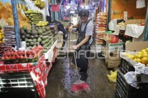 MERCADO ZAPATA . LIMPIEZA