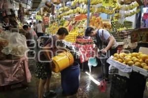 MERCADO ZAPATA . LIMPIEZA