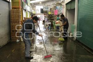 MERCADO LA ACOCOTA . LIMPIEZA