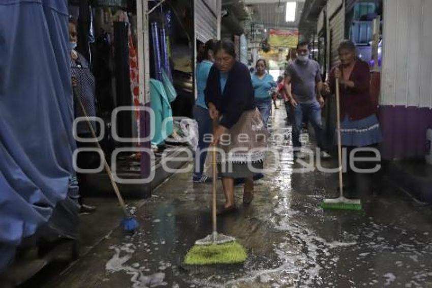 MERCADO LA ACOCOTA . LIMPIEZA