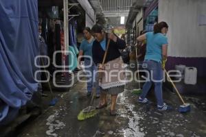 MERCADO LA ACOCOTA . LIMPIEZA