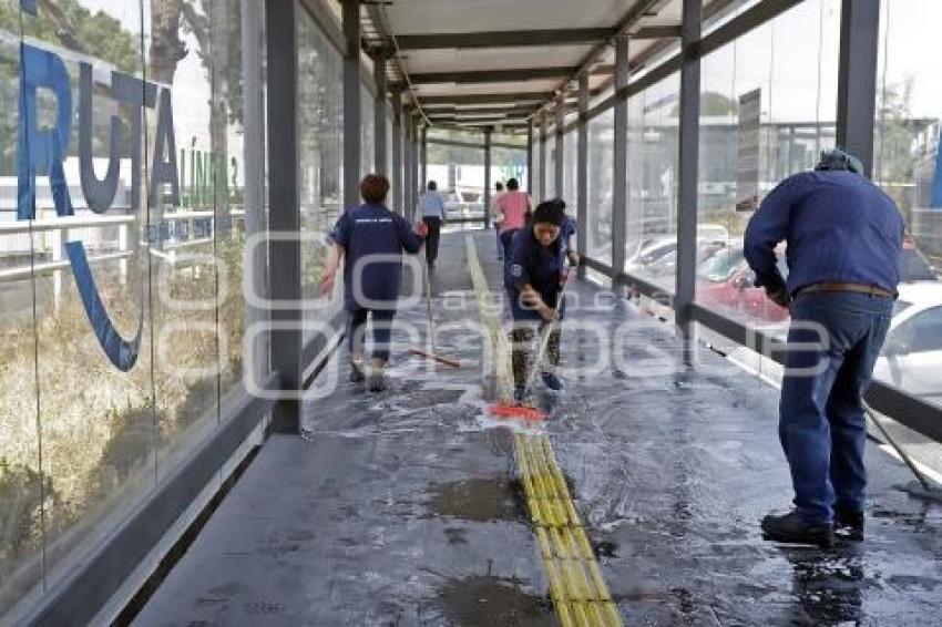 METROBÚS . LIMPIEZA POR CORONAVIRUS