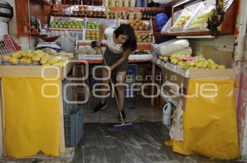 MERCADO LA ACOCOTA . LIMPIEZA