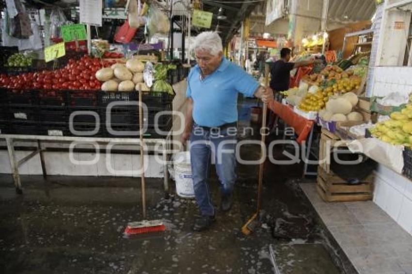 MERCADO LA ACOCOTA . LIMPIEZA