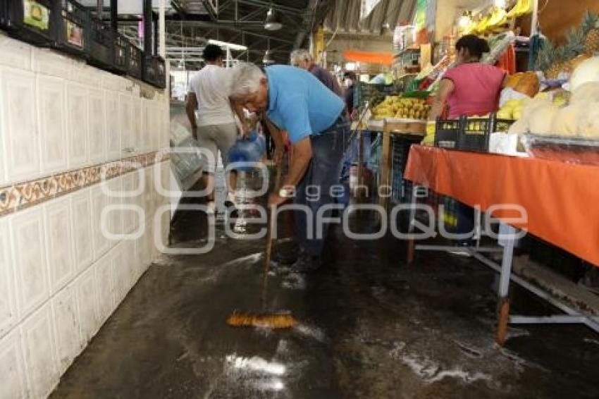 MERCADO LA ACOCOTA . LIMPIEZA