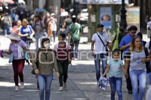 CORONAVIRUS . GENTE EN LAS CALLES