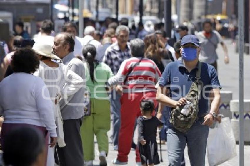 CORONAVIRUS . GENTE EN LAS CALLES