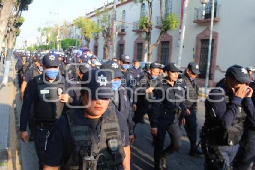 TEHUACÁN . PROTESTA POLICIACA