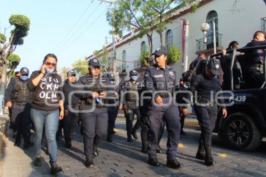 TEHUACÁN . PROTESTA POLICIACA