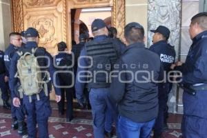 TEHUACÁN . PROTESTA POLICIACA