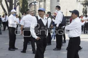 MANIFESTACIÓN MESEROS