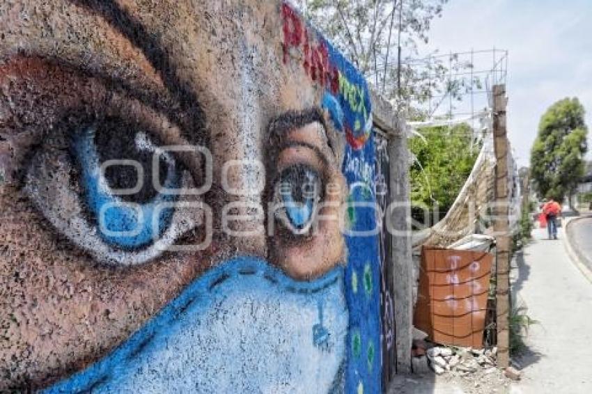 MURAL HOMENAJE A MÉDICOS