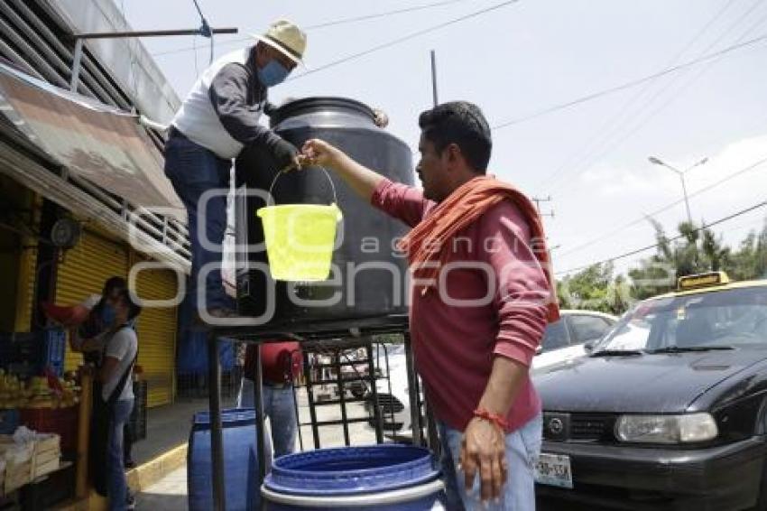 MERCADOS . INSTALACIÓN LAVAMANOS