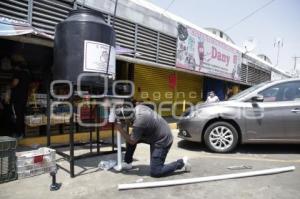 MERCADOS . INSTALACIÓN LAVAMANOS