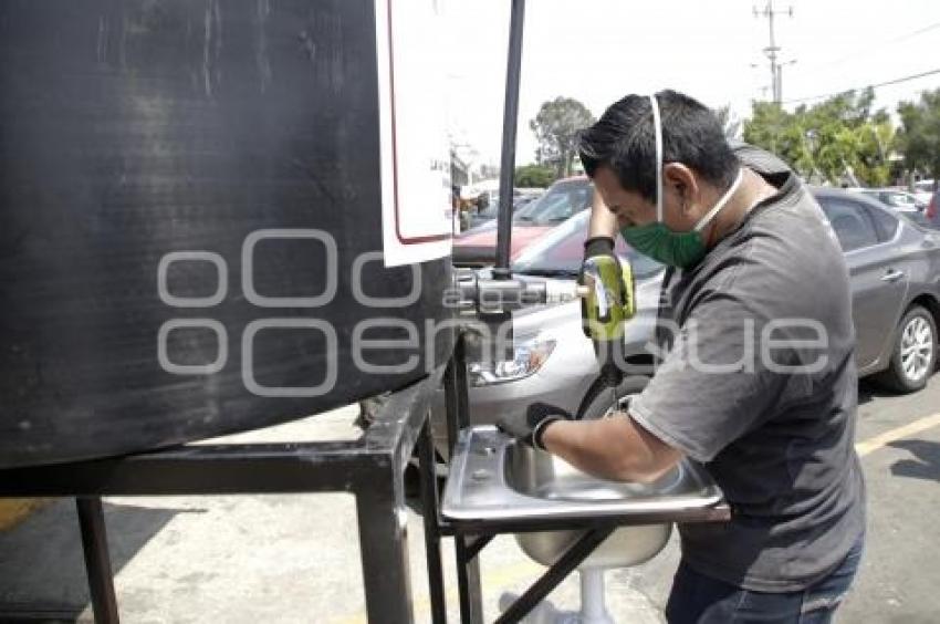 MERCADOS . INSTALACIÓN LAVAMANOS