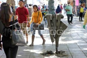 BOTES DE BASURA QUEMADOS